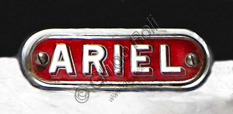 Ariel Square Four Mk1 moto d'epoca del 1950 con motore quattro cilindri quadrati