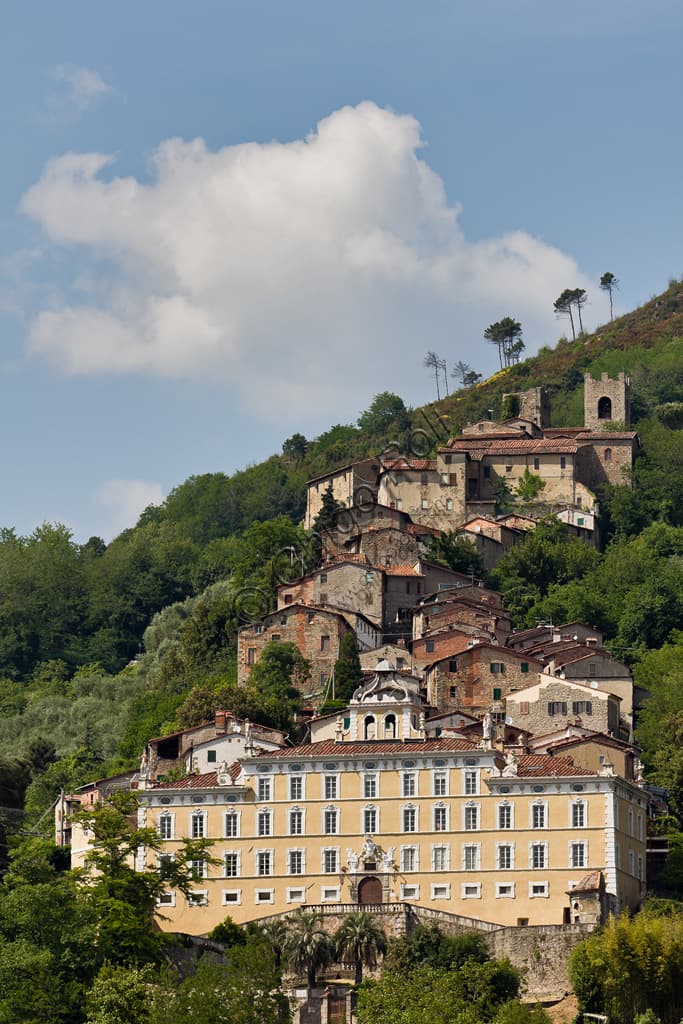 Veduta della facciata monumentale di Villa Garzoni a Collodi, Toscana
