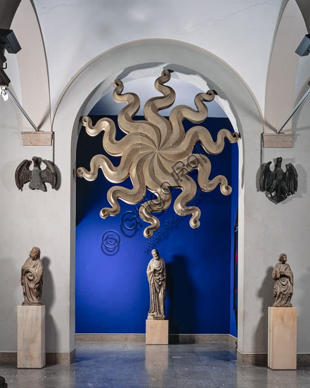 Rosa Viscontea, vetrata gotica del Duomo di Milano conservata nel Museo del Duomo