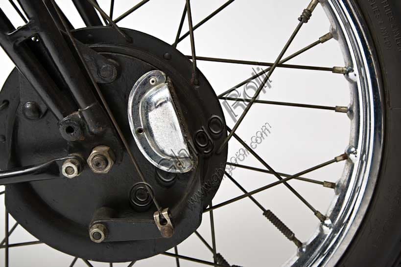 Fotografia della moto d'epoca Velocette GP MSS 500, modello del 1938 restaurato, in bianco e nero o a colori.