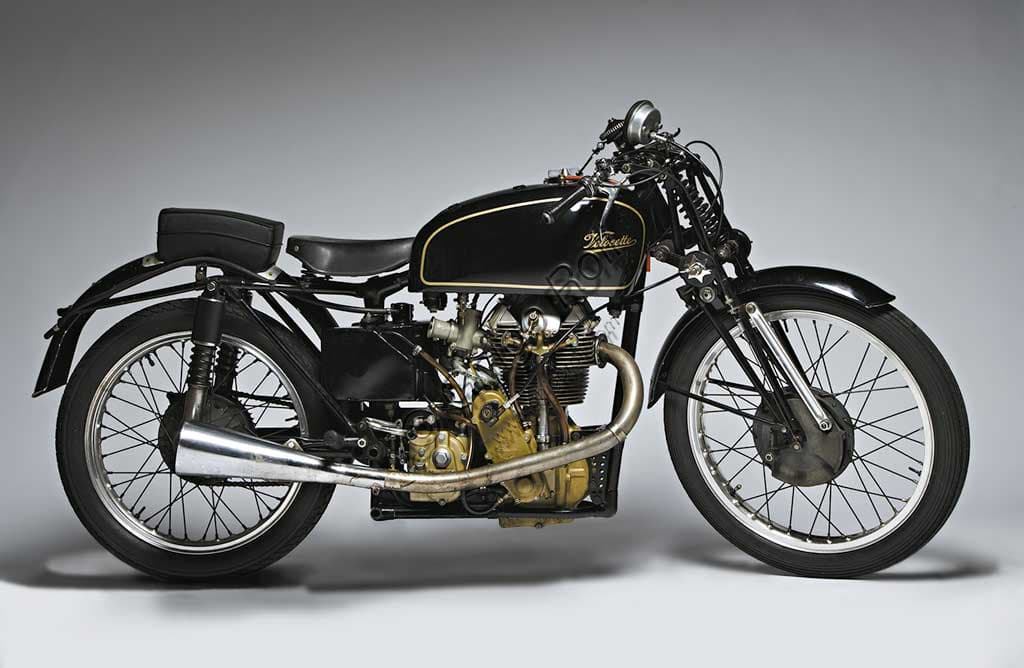 Velocette KTT Mk VIII moto d'epoca da competizione del 1939 con motore monocilindrico 348cc